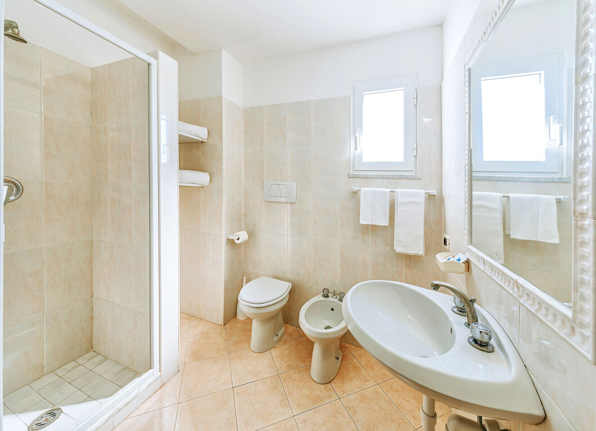 triple room, sea view | bathroom | shower, rainfall showerhead, free toiletries, bidet