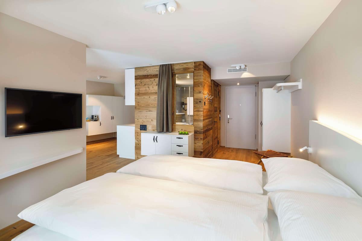 1 bedroom, in-room safe, desk, laptop workspace