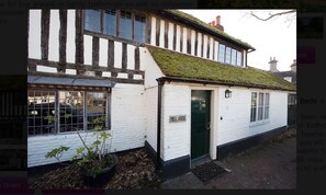 Property entrance - The Bell House (Canterbury)