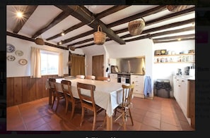 Ferienhaus, Mehrere Betten, Nichtraucher | Essbereich im Zimmer