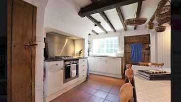 Casa, varias camas, no fumadores | Cocina privada | Frigorífico, microondas, horno y placa de cocina