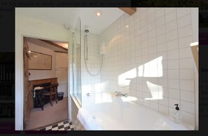 Bathroom - The Bell House (Canterbury)