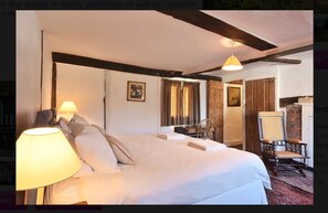 4 bedrooms, iron/ironing board, free WiFi, bed sheets - The Bell House (Canterbury)