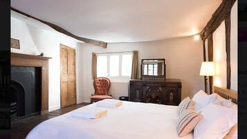 Rumah, Beberapa Tempat Tidur, Bebas Asap Rokok | 4 kamar tidur, setrika/meja setrika, Wi-Fi gratis, dan seprai linen