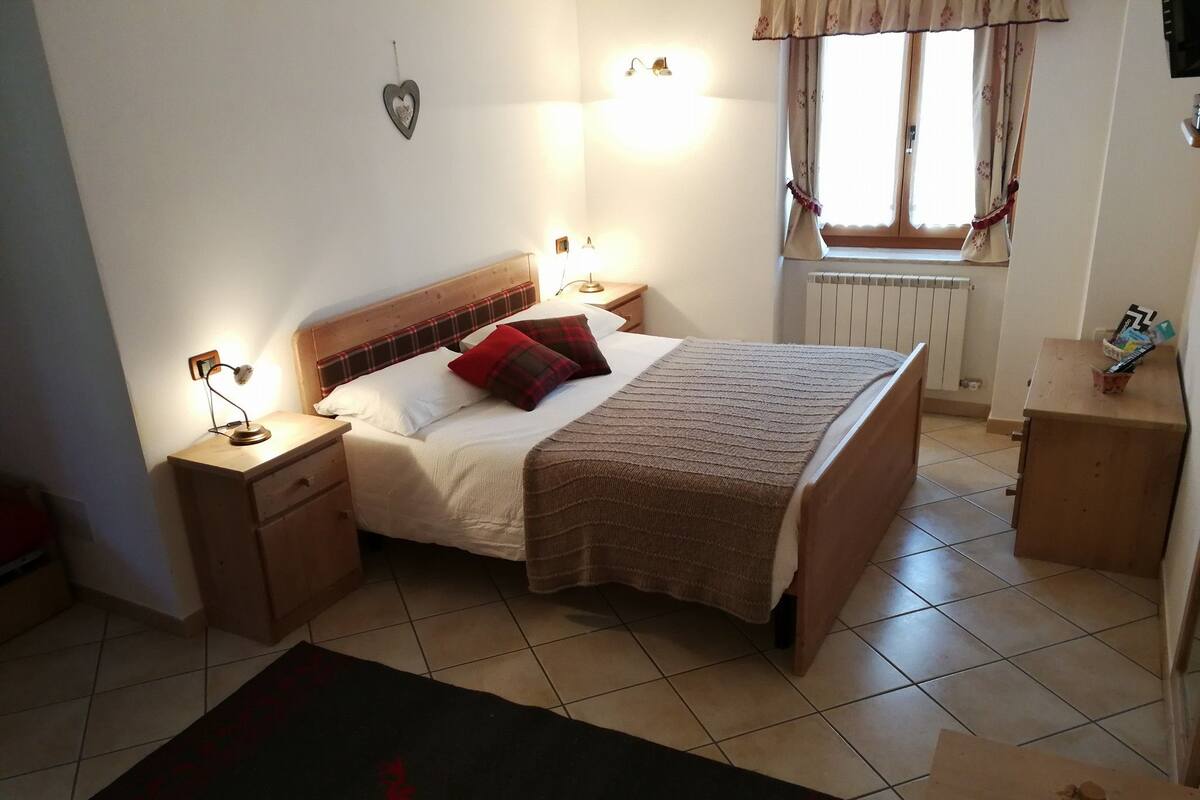 Habitación doble | Minibar, caja fuerte, wifi gratis y ropa de cama