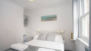 Apartemen, 1 Tempat Tidur Double dengan tempat tidur Sofa, Bebas Asap Rokok | 1 kamar tidur, setrika/meja setrika, Wi-Fi gratis, dan seprai linen