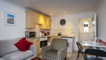 Apartemen, 1 Tempat Tidur Double dengan tempat tidur Sofa, Bebas Asap Rokok | Area keluarga | TV layar datar