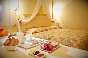 Chambre Double Romantique | Minibar, bureau, lits bébé (gratuits), lits pliants/supplémentaires