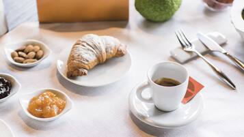 Tägliches einheimisches Frühstück gegen Gebühr