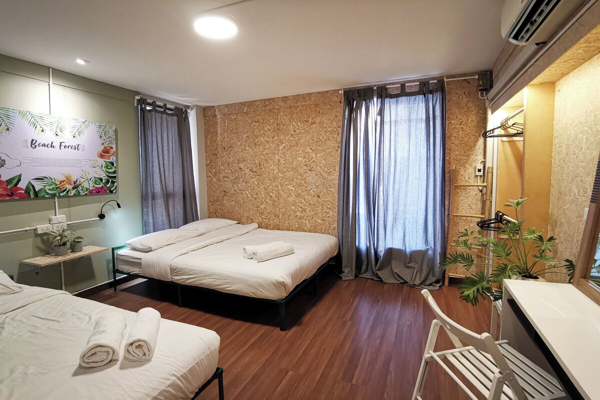 家庭客房, 2 張加大雙人床 | 遮光布/窗簾、熨斗/熨衣板、免費無線上 網、床單