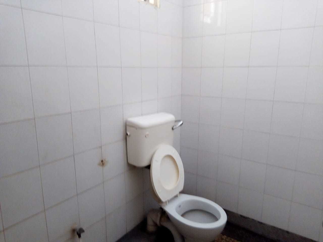 economy single room, 1 large single bed, non smoking, city view | bathroom | shower, rainfall showerhead, free toiletries, slippers