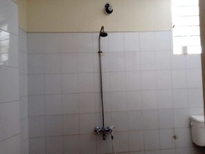 Standard Triple Room, 3 Single Beds, Non Smoking, City View | Bathroom - Metric Annex Hotel (Mombasa)