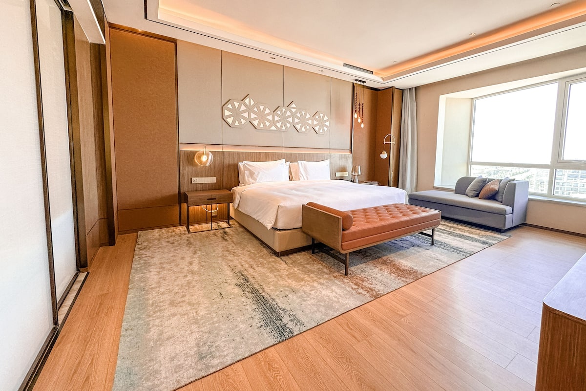 presidential suite | minibar, in-room safe, desk, laptop workspace