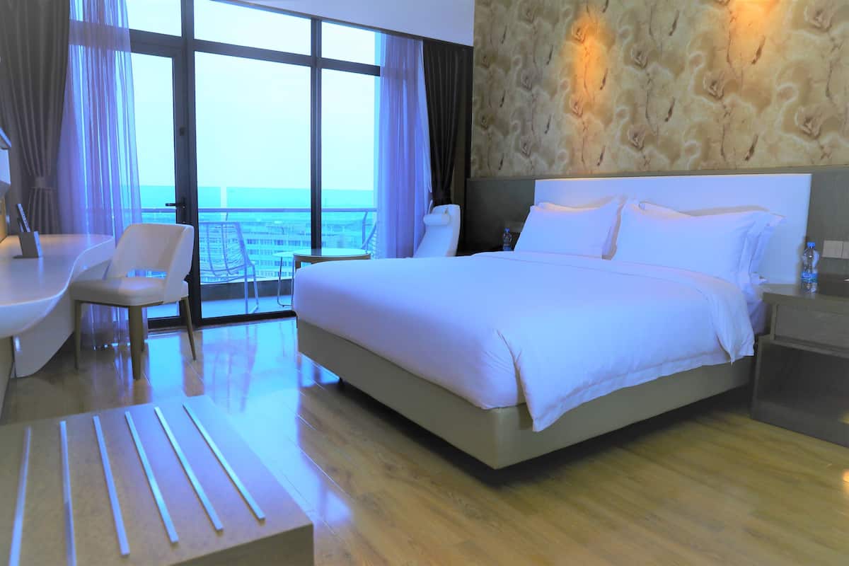 minibar, in-room safe, desk, laptop workspace