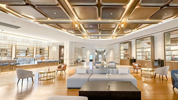 A spacious lobby with a modern design, featuring a large seating area, a bar, and a reception desk. - Ethiopian Skylight Hotel (Addis Ababa)