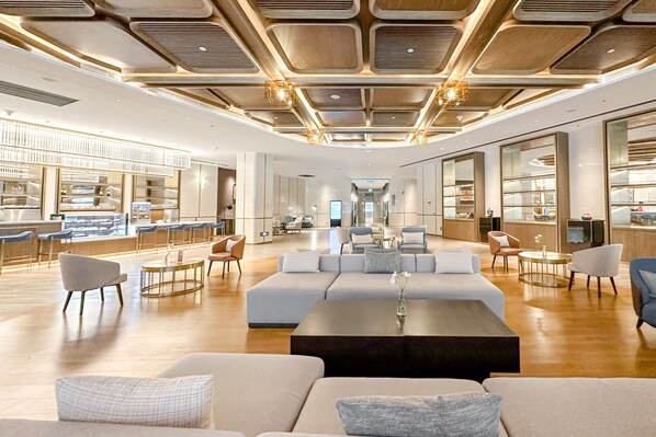 6 bars/lounges, poolside bar - Ethiopian Skylight Hotel (Addis Ababa)