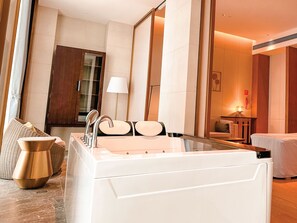 Bañera de hidromasaje interior