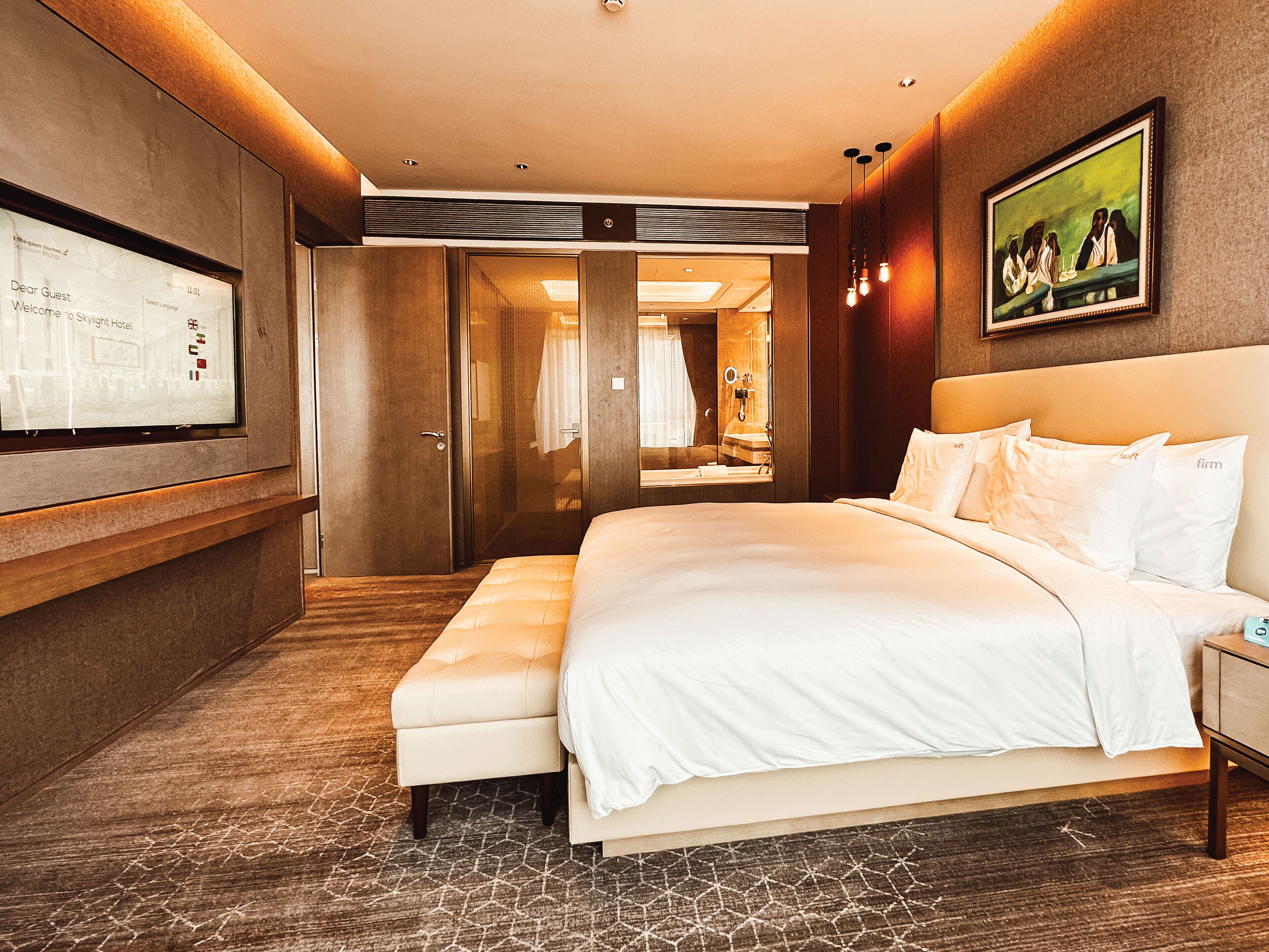 Minibar, Zimmersafe, Schreibtisch, laptopgeeigneter Arbeitsplatz