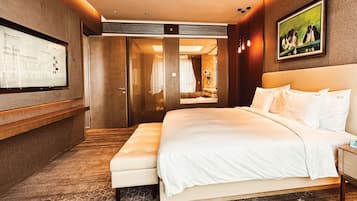 Minibar, in-room safe, desk, laptop workspace