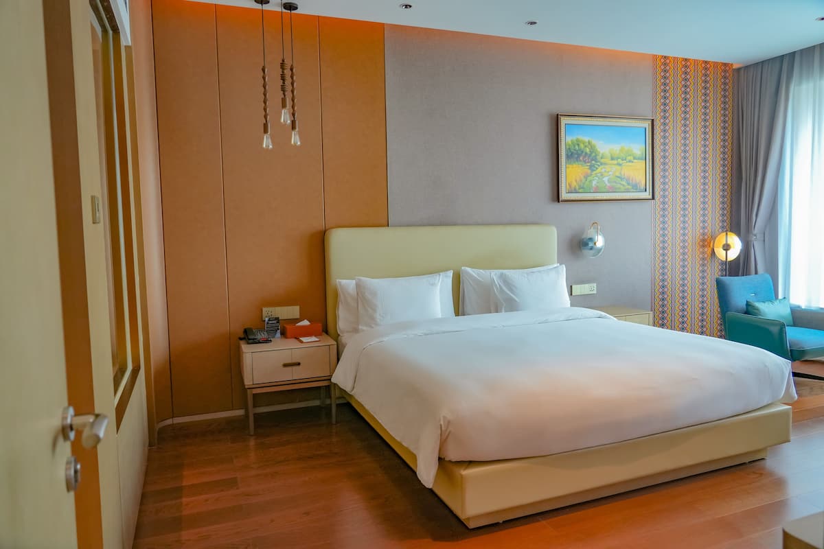 Apartment, 3 Bedrooms | Minibar, in-room safe, desk, laptop workspace