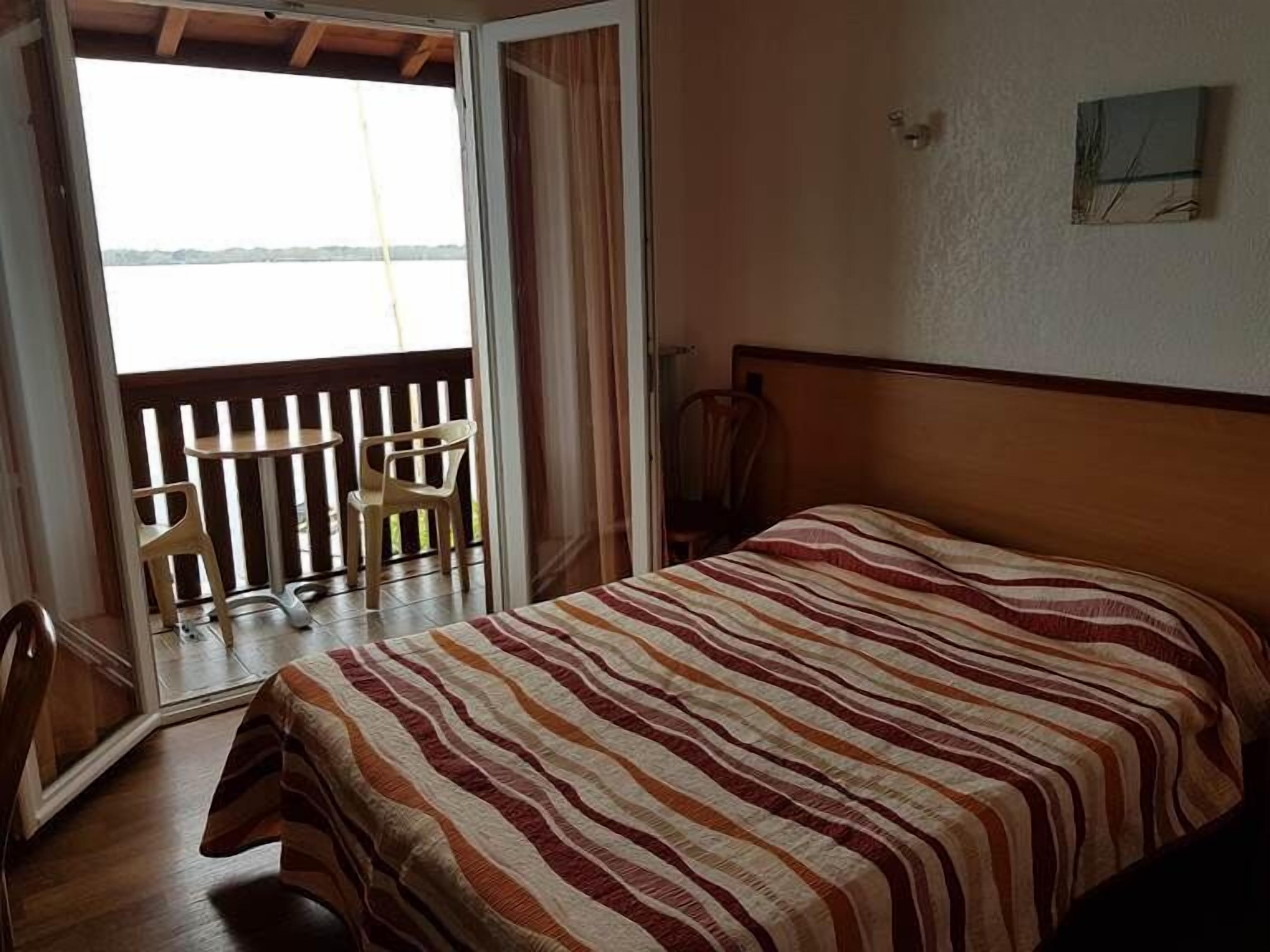 comfort double room, 1 double bed, non smoking | blackout curtains, soundproofing, free wifi, bed sheets