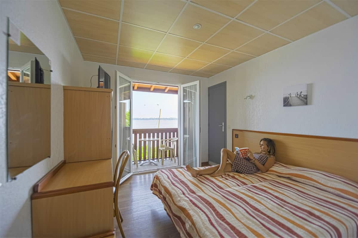 comfort double room, 1 double bed, non smoking | blackout curtains, soundproofing, free wifi, bed sheets