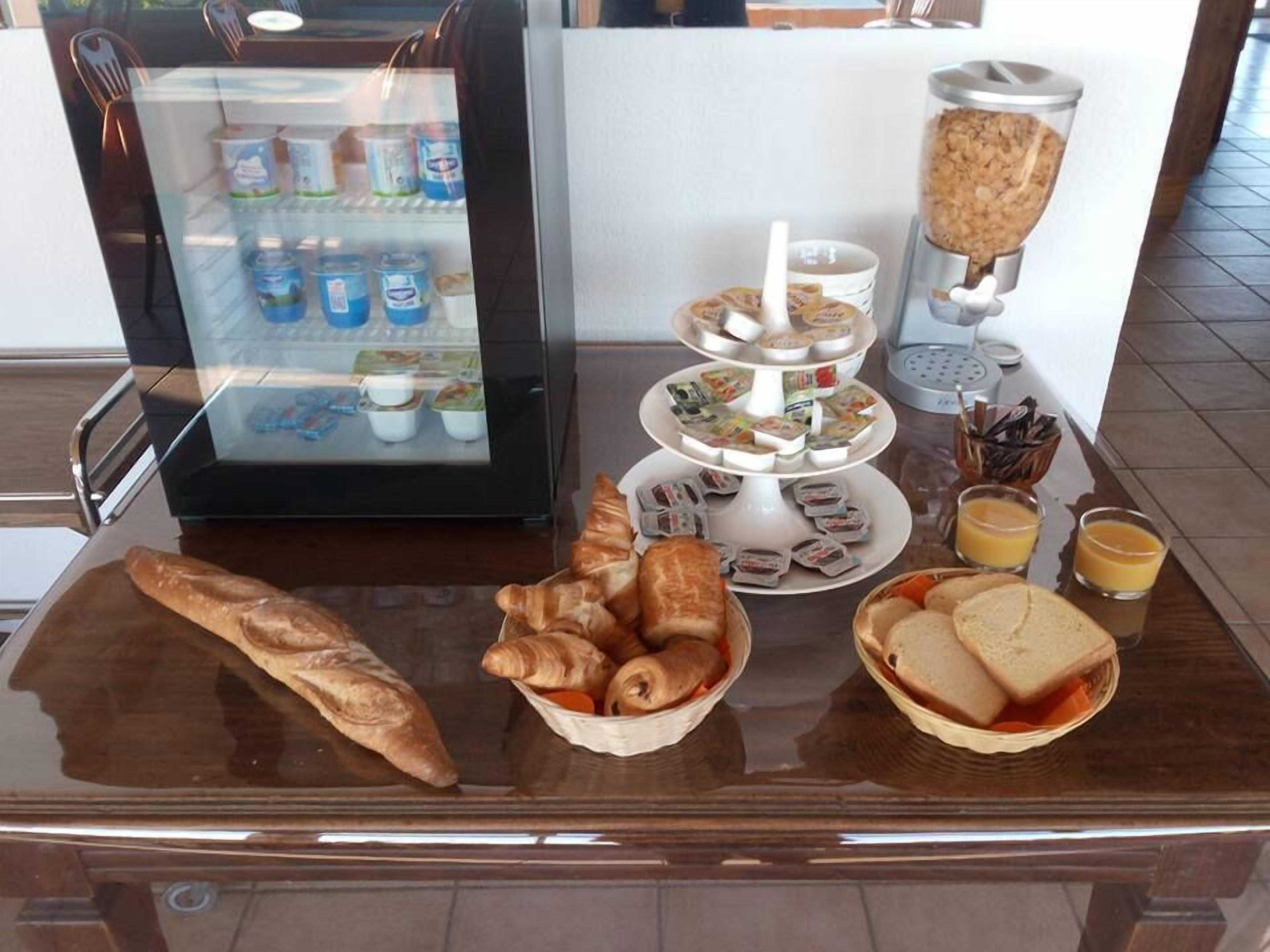 daily continental breakfast (eur 8.00 per person)