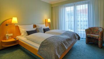 Individuell dekoriert, individuell eingerichtet, Schreibtisch