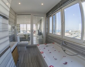 Deluxe Room, 1 Katil Kelamin (Double), Sea View, Overwater | Bilik Mandi | Pancuran mandi, kelengkapan dandanan diri percuma, pengering rambut 
