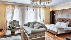 Royal Suite | Minibar, in-room safe, individually decorated, individually furnished - Shato Luxe Hotel (Odesa)