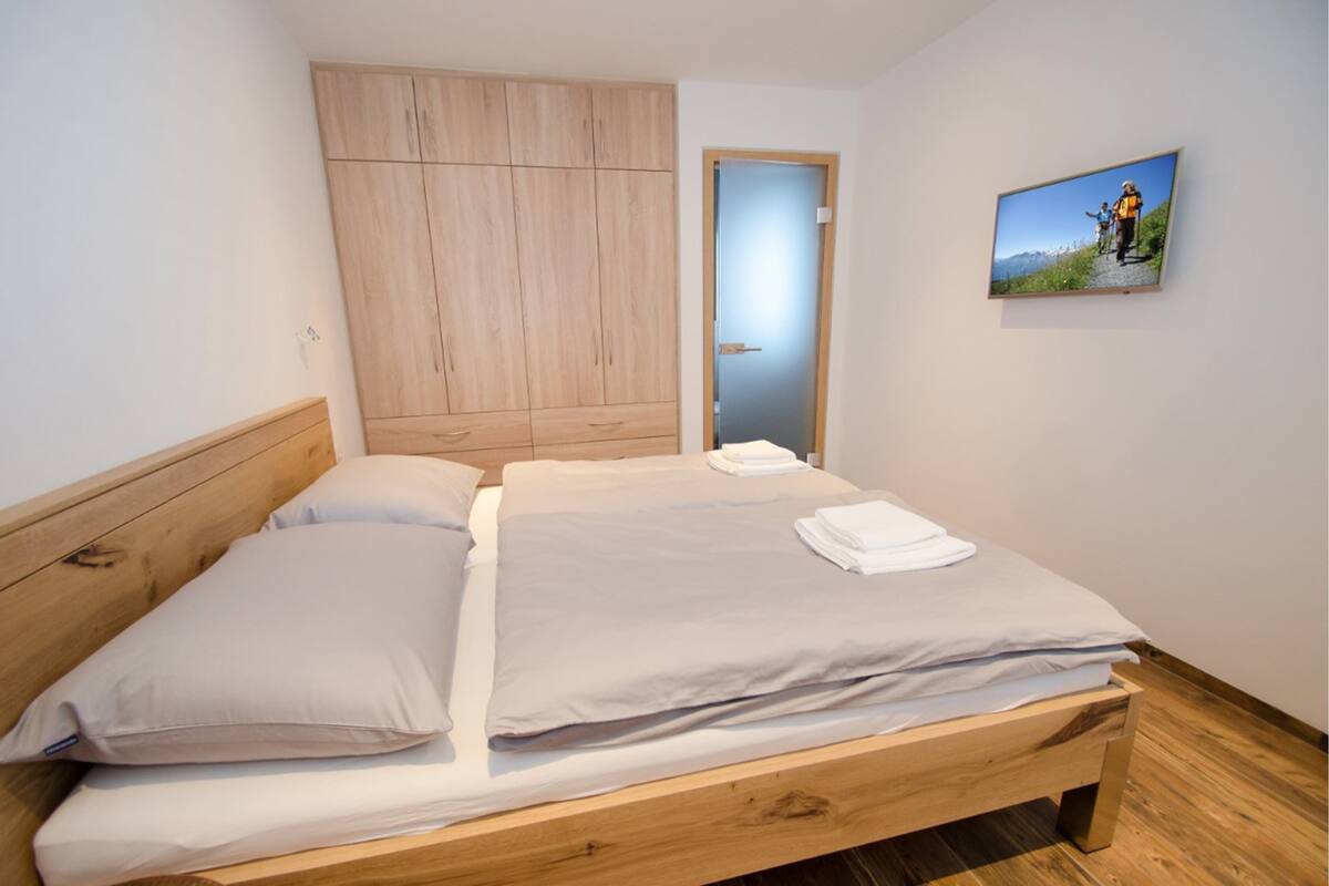 Lejlighed (Superb Alpine Lodges Zell am See 4pax) | Strygejern/strygebræt, baby-/barnesenge (tillægsgebyr), gratis Wi-Fi