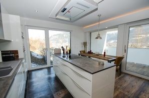 Apartment (Superb Alpine Lodges Zell am See 4pax) | Private kitchen | Full-sized fridge, microwave, oven, dishwasher