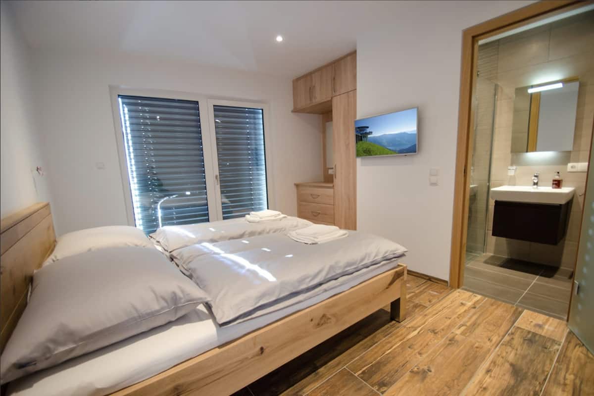 Apartment (Superb Alpine Lodges Zell am See 6-8p) | Iron/ironing board, cribs (surcharge), WiFi (free)