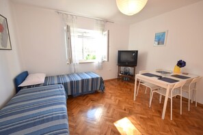 Apartment, 1 Bedroom | Living area