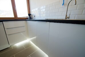 Apartment (Karen) | Private kitchen | Fridge, oven, dishwasher, coffee/tea maker - Apartment KAREN - Kaprun (Kaprun)