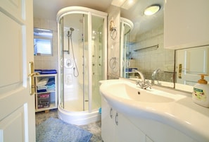 Ferienhaus, 4 Schlafzimmer | Badezimmer | Dusche, Haartrockner, Handtücher, Seife