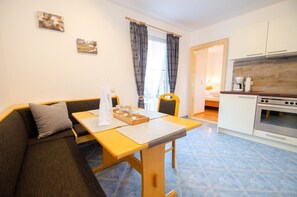 Apartment (Panorama TOP 2) | Living area | Flat-screen TV - Panorama Apartments Bruck (Bruck an der Grossglocknerstrasse)