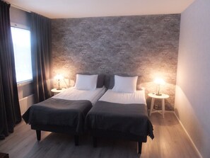 Habitación básica doble | Escritorio, sistema de insonorización, tabla de planchar con plancha