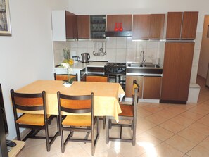 Appartement Standard, 1 chambre (337-priz) | Cuisine privée | Réfrigérateur, surface de cuisson, bouilloire électrique