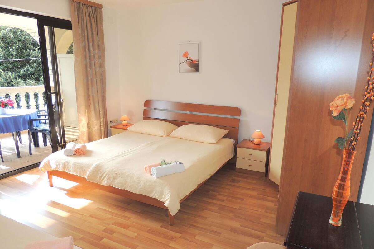 1 habitación, wifi gratis y ropa de cama