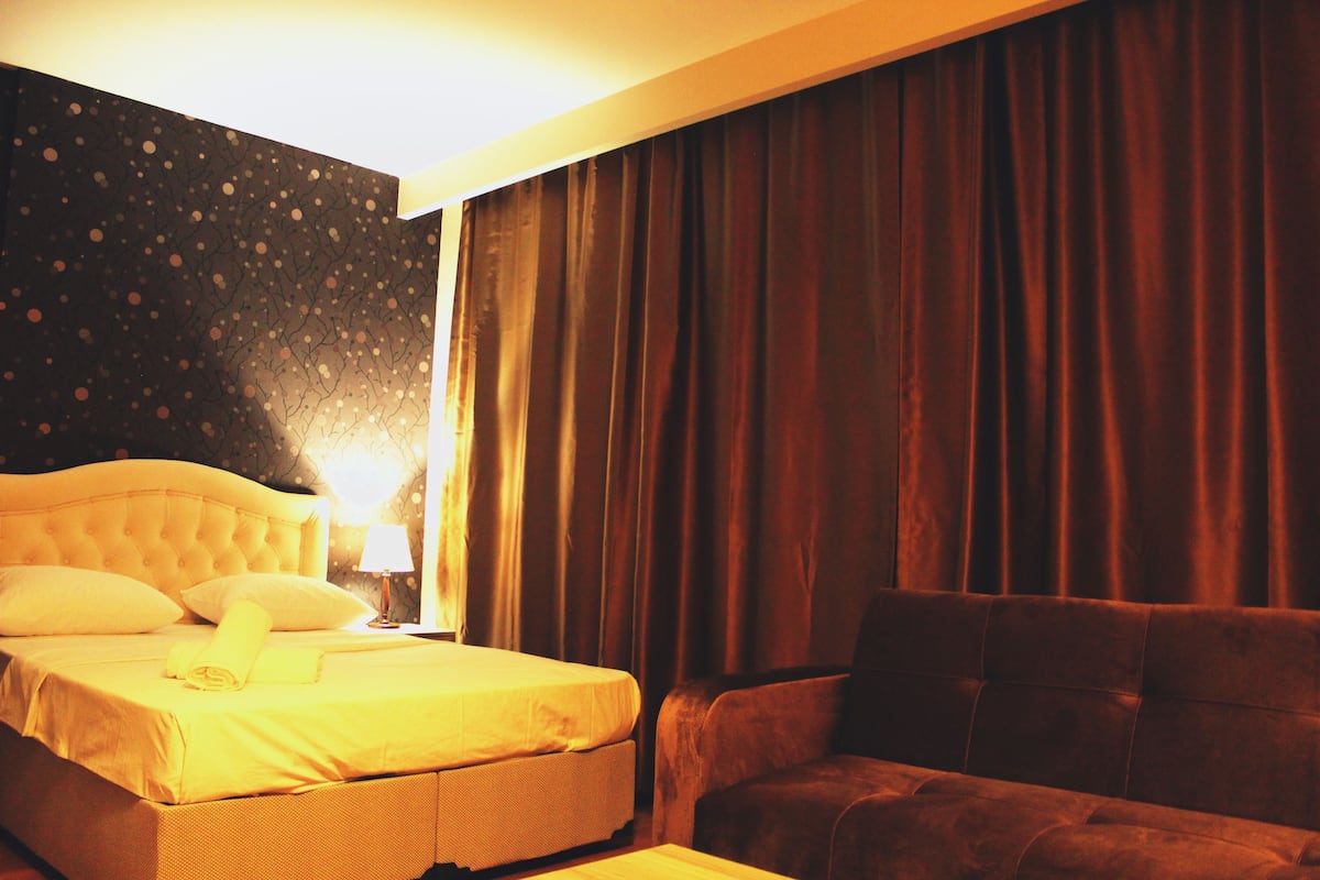 Free WiFi, bed sheets, wheelchair access