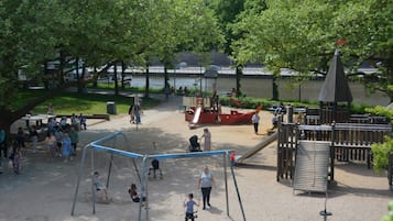 Área de juegos infantiles al aire libre