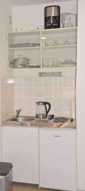 Superior-Dreibettzimmer, 1 Schlafzimmer, Blick auf den Weinberg | Eigene Küche | Kühlschrank, Mikrowelle, Wasserkocher mit Kaffee-/Teezubehör