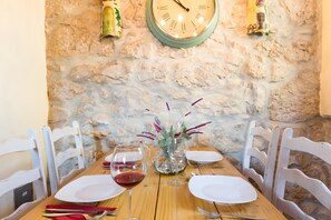 Villa, 2 Bedrooms | In-room dining