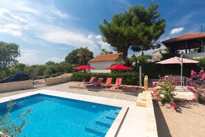 Piscine extérieure (ouverte en saison)