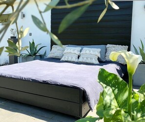 In-room safe, blackout drapes, soundproofing, free WiFi - La Suite Barbizon (Barbizon)