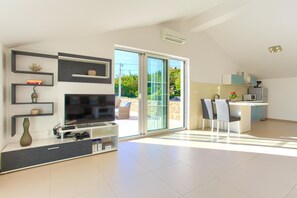 Villa | Oppholdsområde | Flatskjerm-TV og DVD-spiller