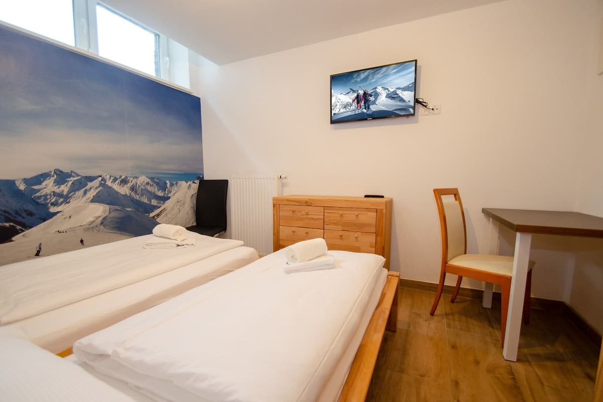 Apartment (Residence Alpin Kaprun - Studio B) | Iron/ironing board, cots/infant beds, free WiFi
