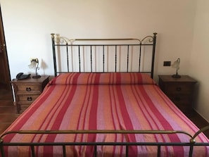 In-room safe, bed sheets, wheelchair access