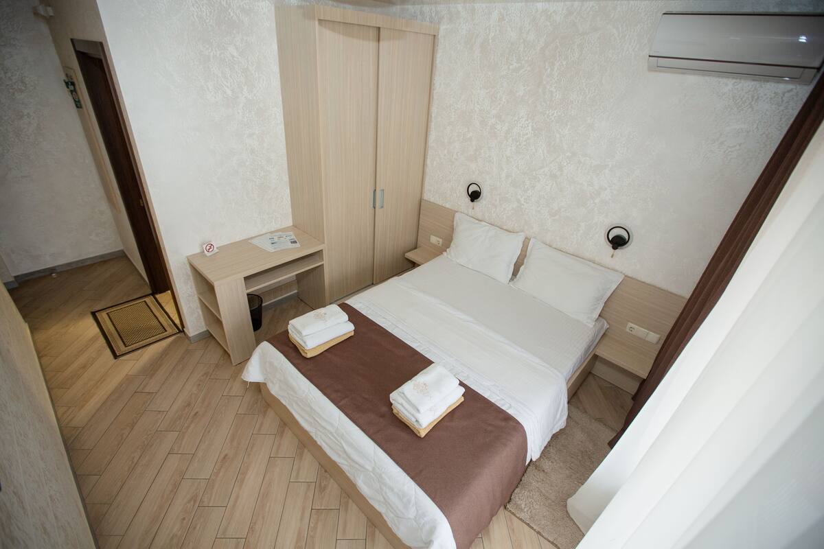 Premium bedding, WiFi (free), bed sheets